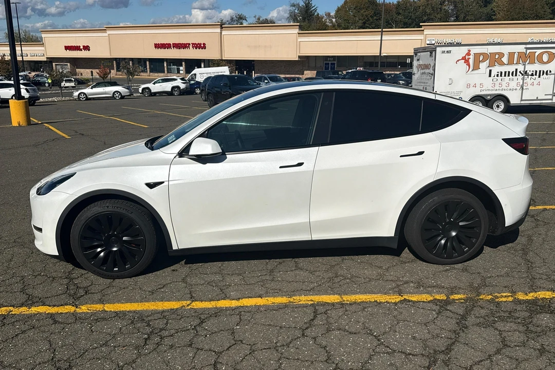 2022 Tesla Model Y - Image 3 of 31
