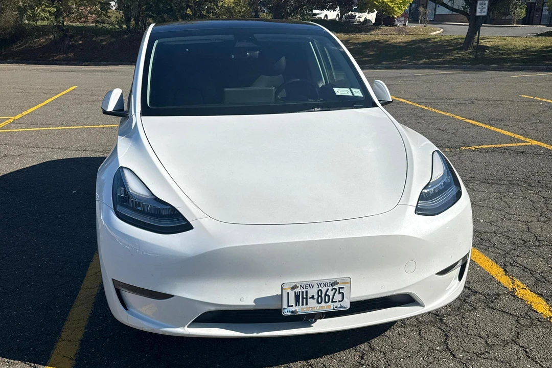 2022 Tesla Model Y - Image 2 of 31