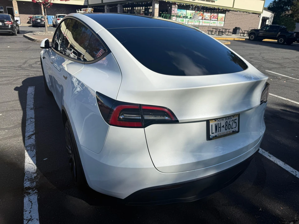 2022 Tesla Model Y - Image 11 of 31