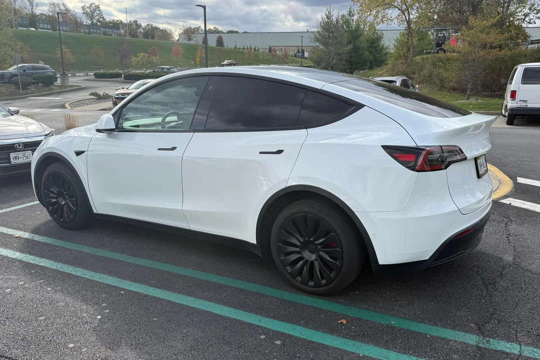 2022 Tesla Model Y - Image 4 of 31