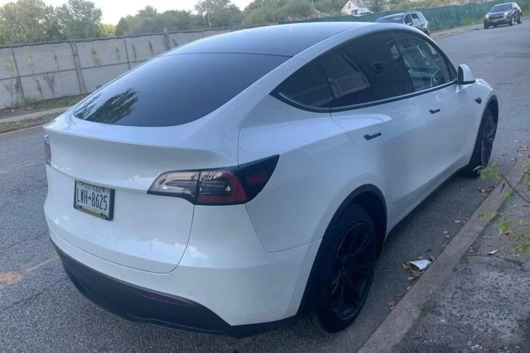 2022 Tesla Model Y - Image 13 of 31