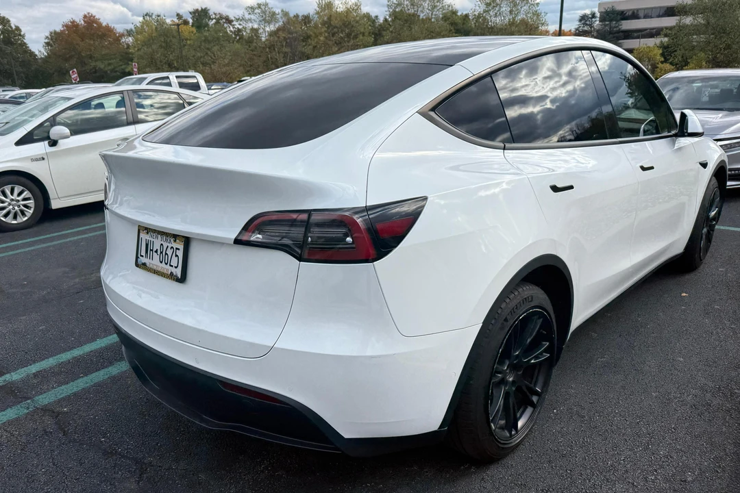 2022 Tesla Model Y - Image 14 of 31