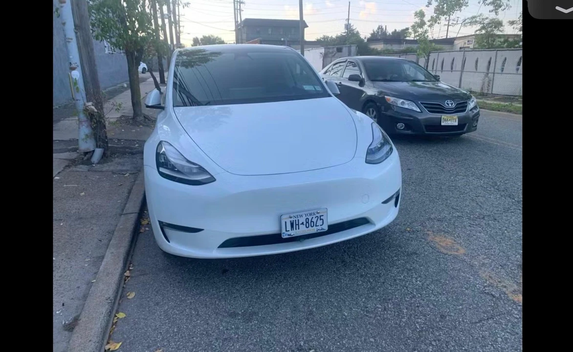 2022 Tesla Model Y - Image 17 of 31