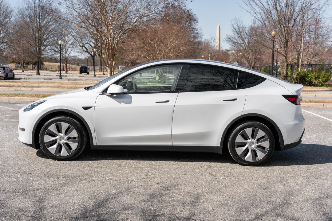 2022 Tesla Model Y - Image 8 of 31