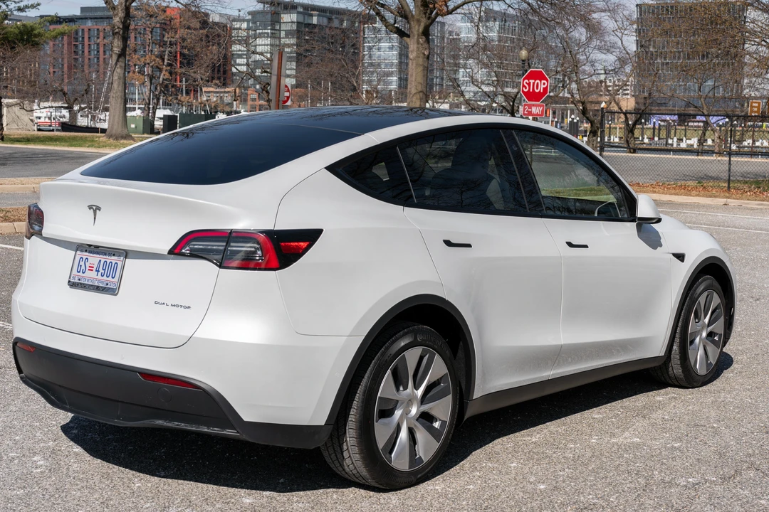 2022 Tesla Model Y - Image 10 of 31