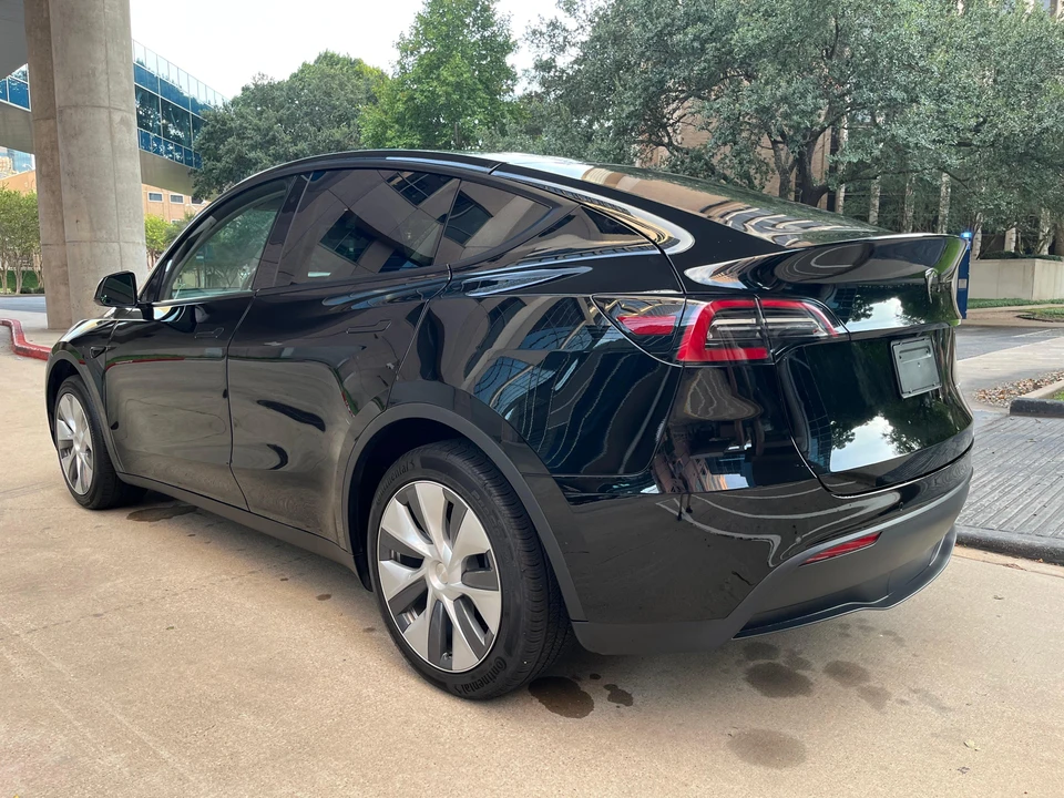 2022 Tesla Model Y - Image 8 of 31