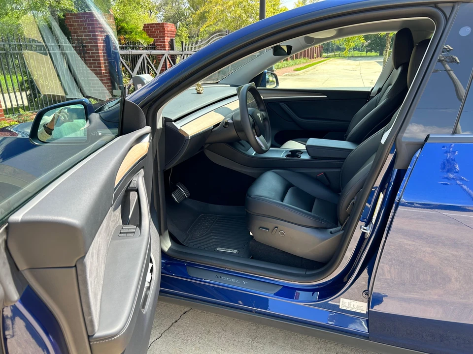 2022 Tesla Model Y - Image 25 of 31