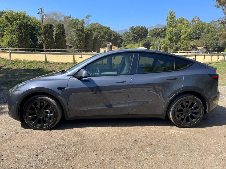 2022 Tesla Model Y - Image 11 of 31
