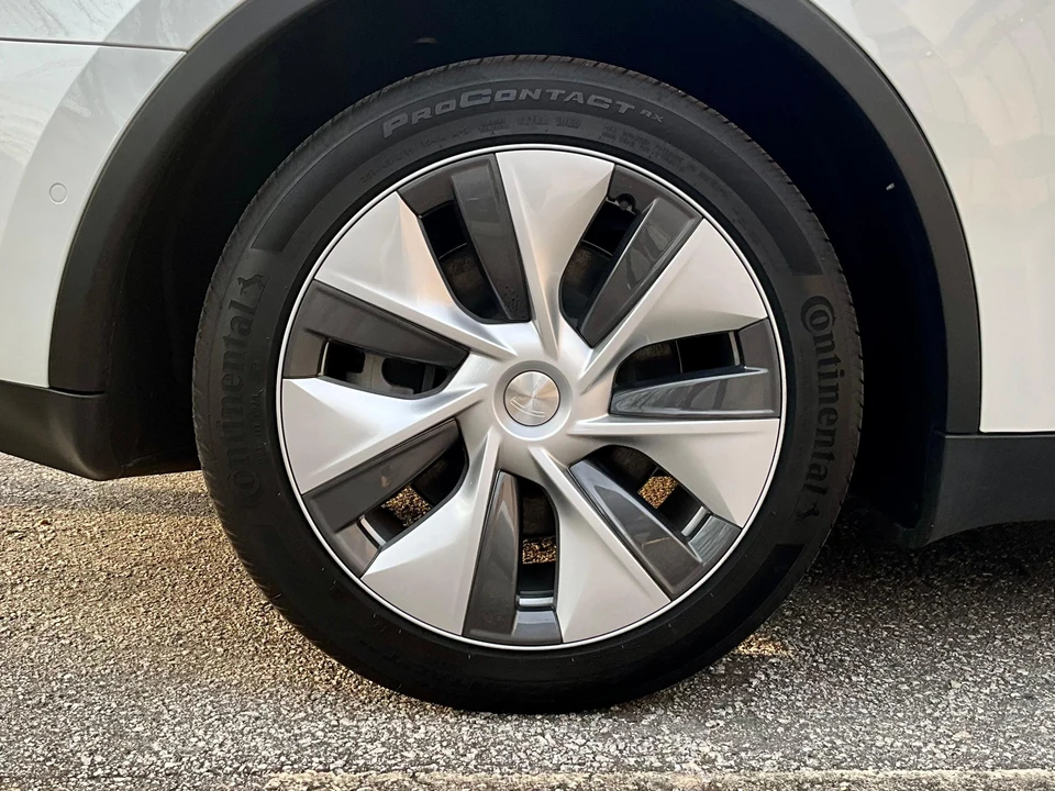 2022 Tesla Model Y - Image 18 of 31