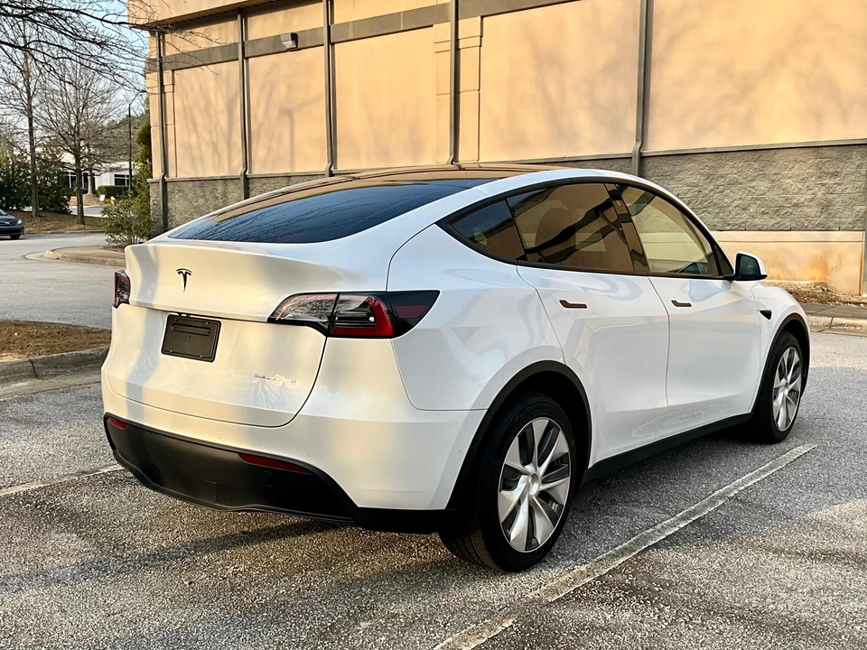 2022 Tesla Model Y - Image 11 of 31
