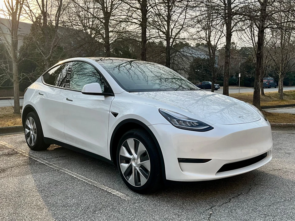 2022 Tesla Model Y - Image 13 of 31