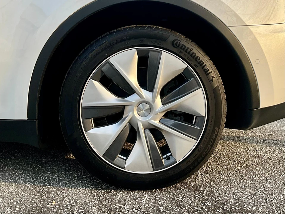 2022 Tesla Model Y - Image 17 of 31