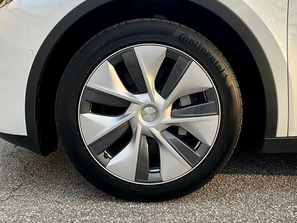 2022 Tesla Model Y - Image 16 of 31