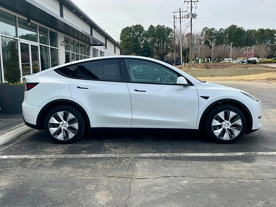 2022 Tesla Model Y - Image 12 of 31
