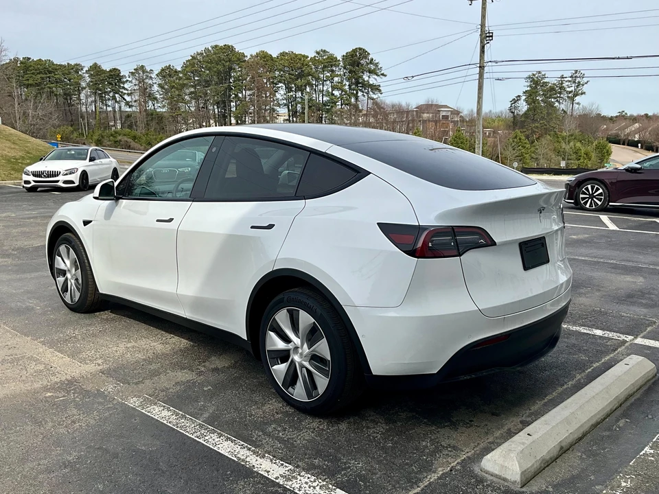 2022 Tesla Model Y - Image 9 of 31
