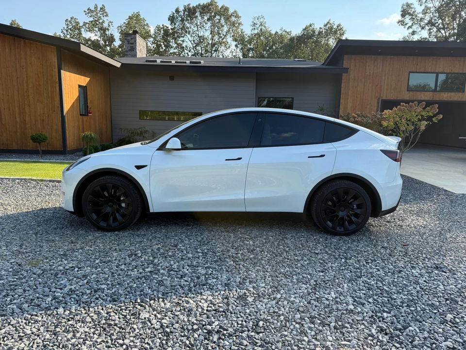 2022 Tesla Model Y - Image 8 of 31