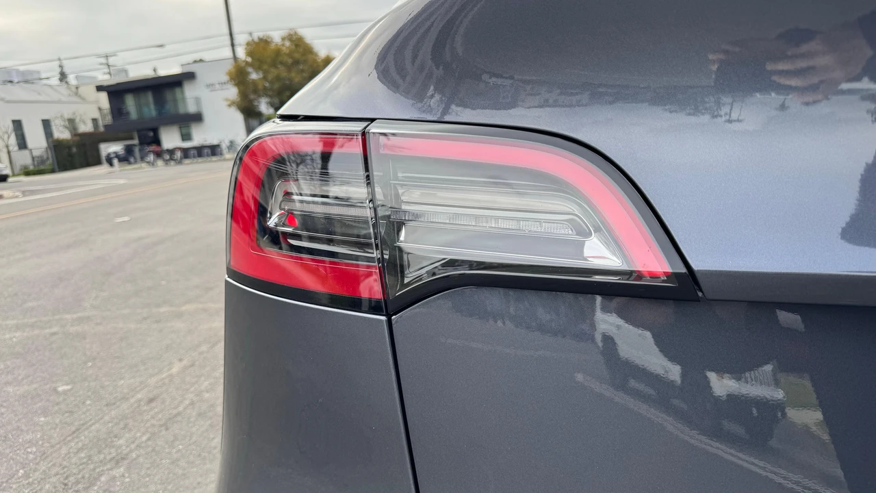 2022 Tesla Model Y - Image 14 of 31