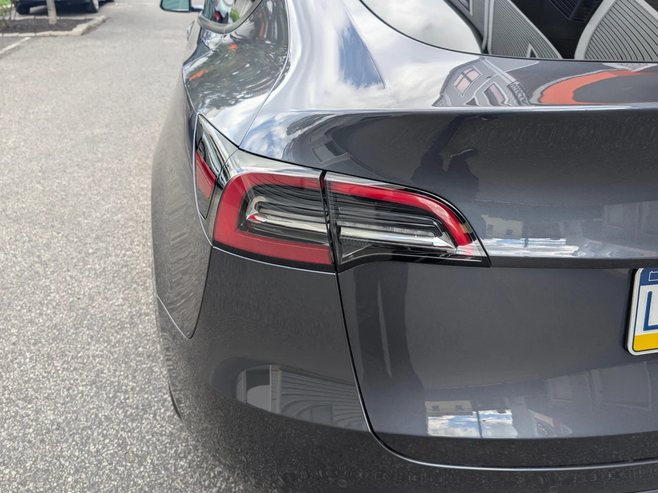 2022 Tesla Model Y - Image 12 of 31