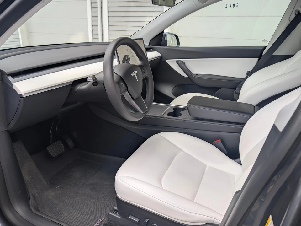 2022 Tesla Model Y - Image 27 of 31