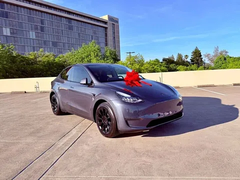 2022 Tesla Model Y Long Range Sport