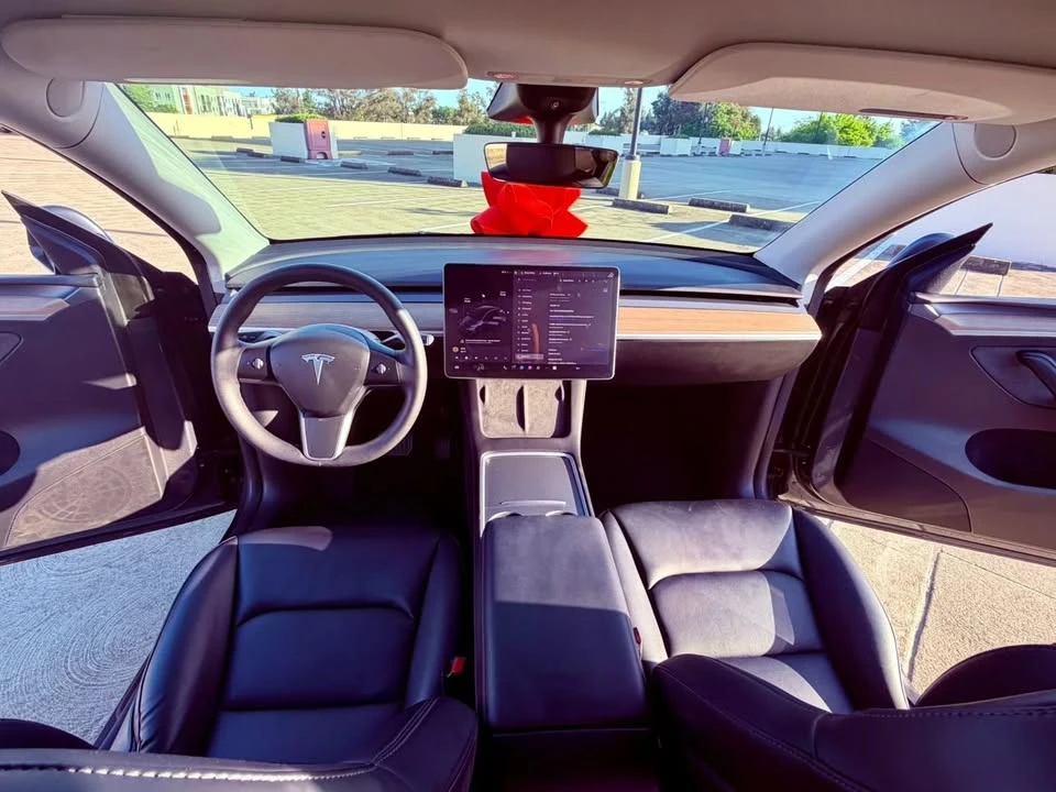 2022 Tesla Model Y - Image 16 of 20