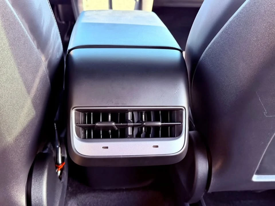 2022 Tesla Model Y - Image 17 of 20