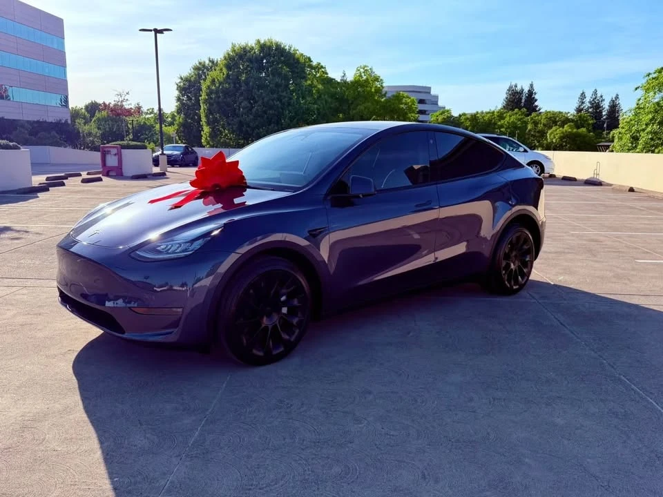2022 Tesla Model Y - Image 9 of 20