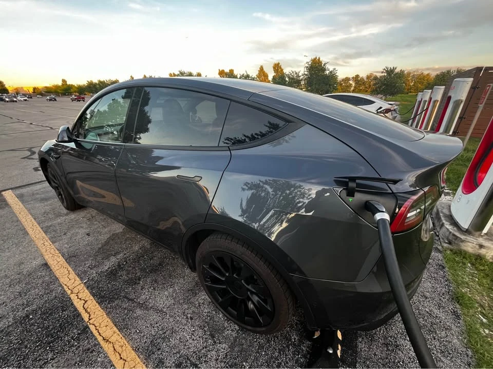 2022 Tesla Model Y - Image 2 of 7