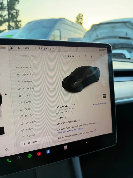 2022 Tesla Model Y - Image 12 of 13