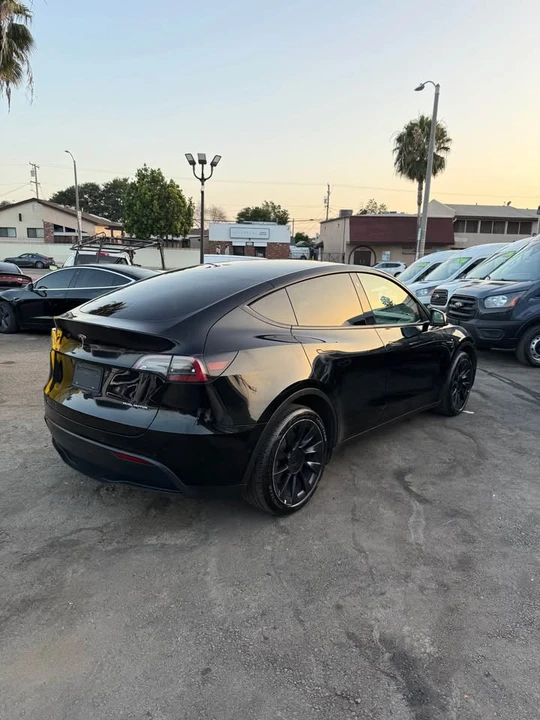 2022 Tesla Model Y - Image 7 of 13