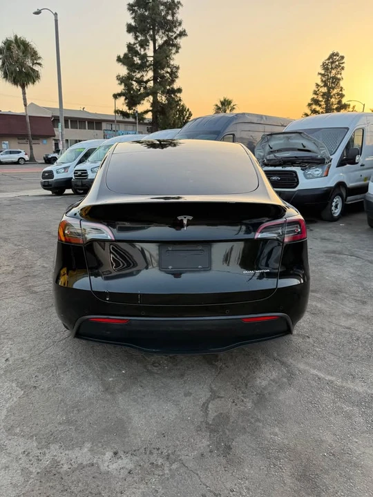 2022 Tesla Model Y - Image 8 of 13