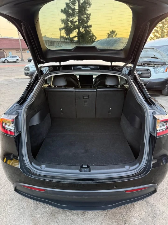 2022 Tesla Model Y - Image 9 of 13