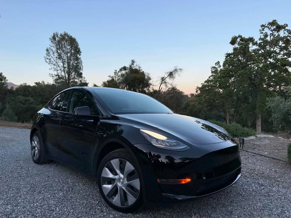 2022 Tesla Model Y - Image 2 of 8