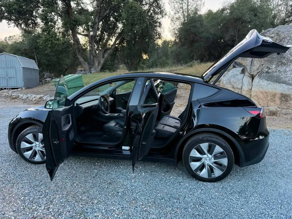 2022 Tesla Model Y - Image 4 of 8