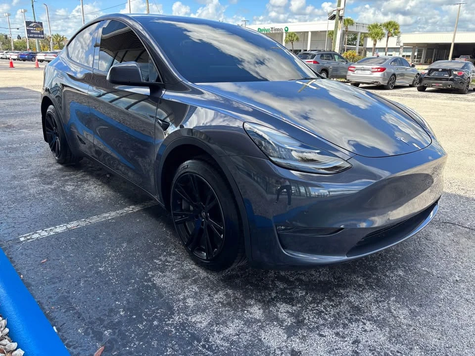 2022 Tesla Model Y - Image 2 of 13