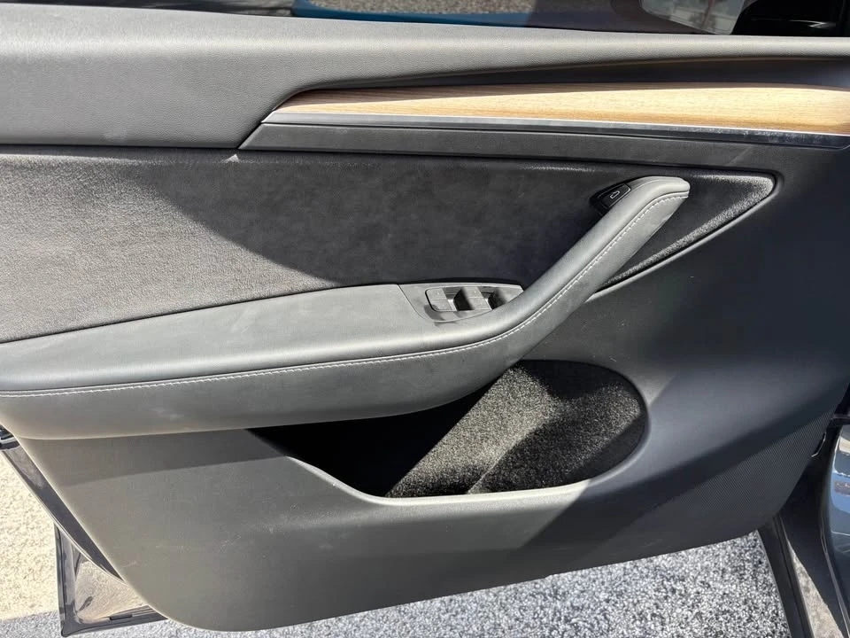 2022 Tesla Model Y - Image 12 of 13