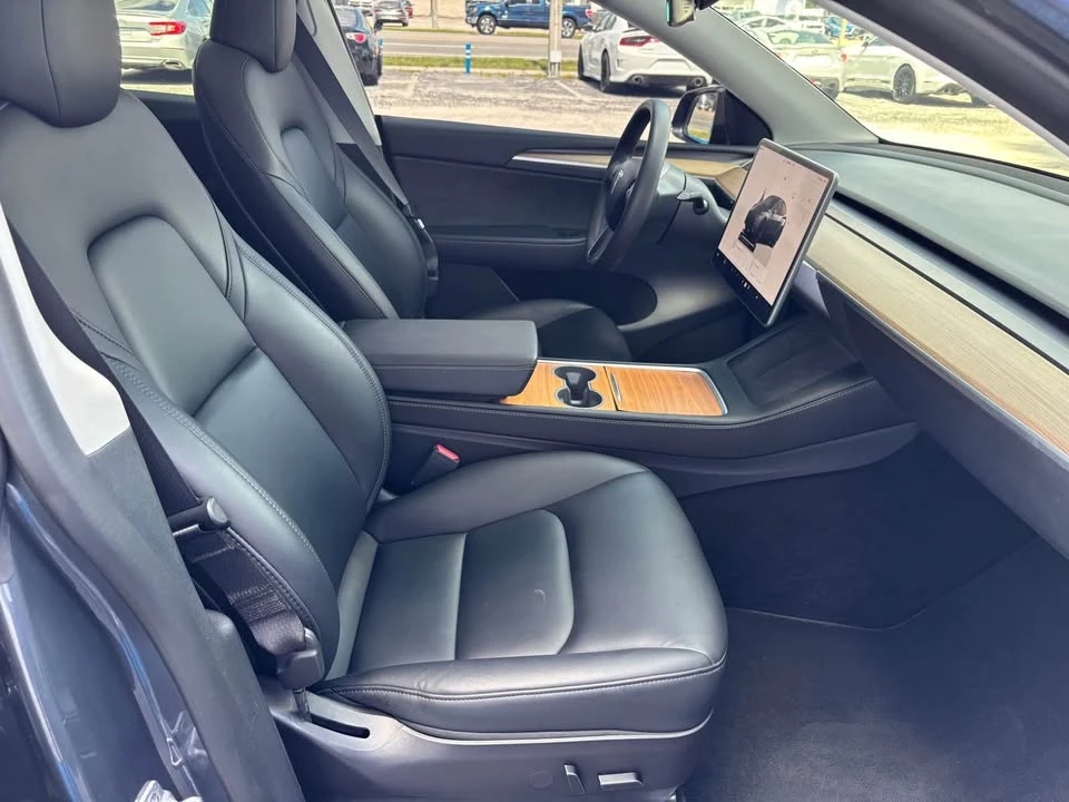 2022 Tesla Model Y - Image 10 of 13