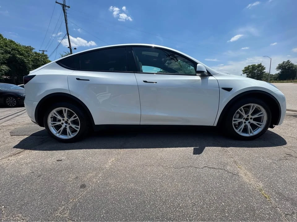 2022 Tesla Model Y - Image 14 of 19