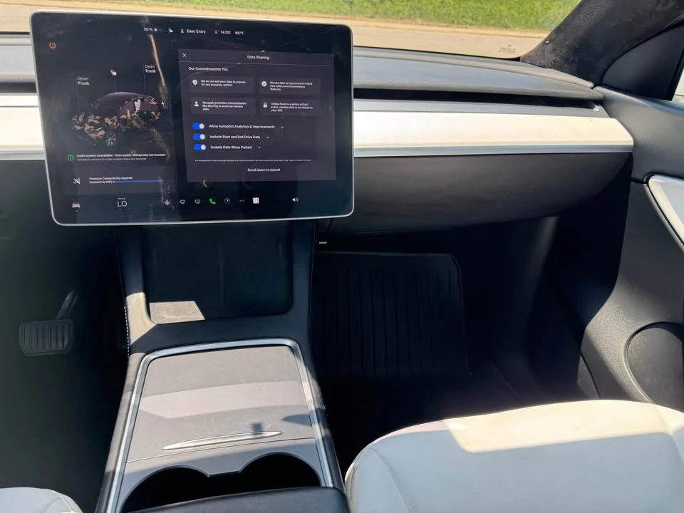 2022 Tesla Model Y - Image 8 of 19
