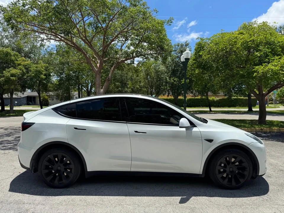 2022 Tesla Model Y - Image 5 of 15