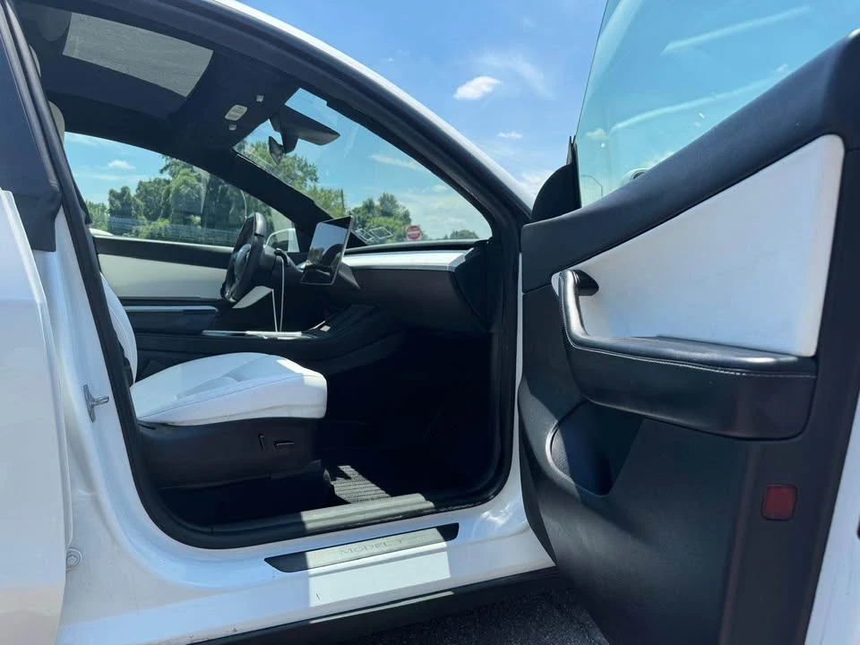 2022 Tesla Model Y - Image 9 of 19