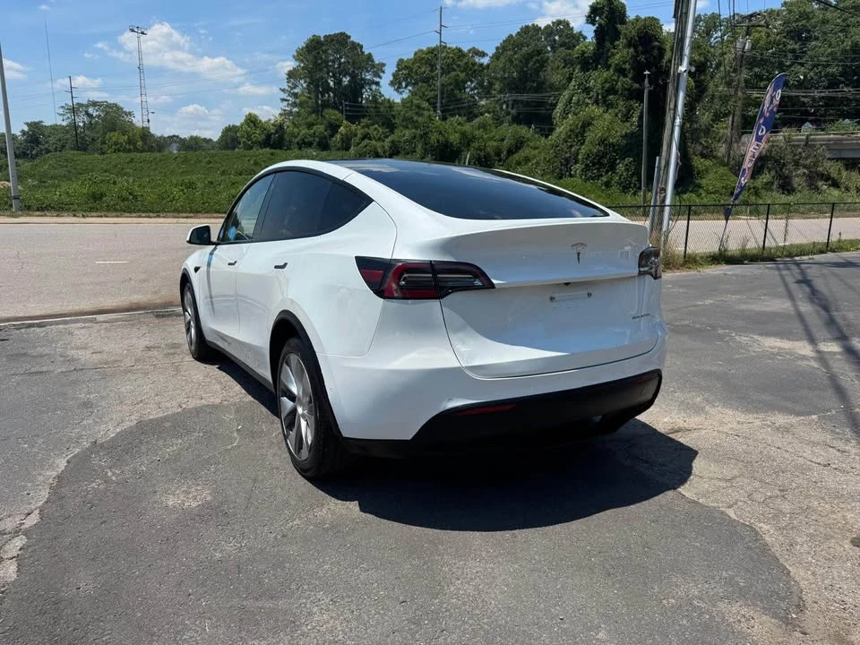 2022 Tesla Model Y - Image 17 of 19
