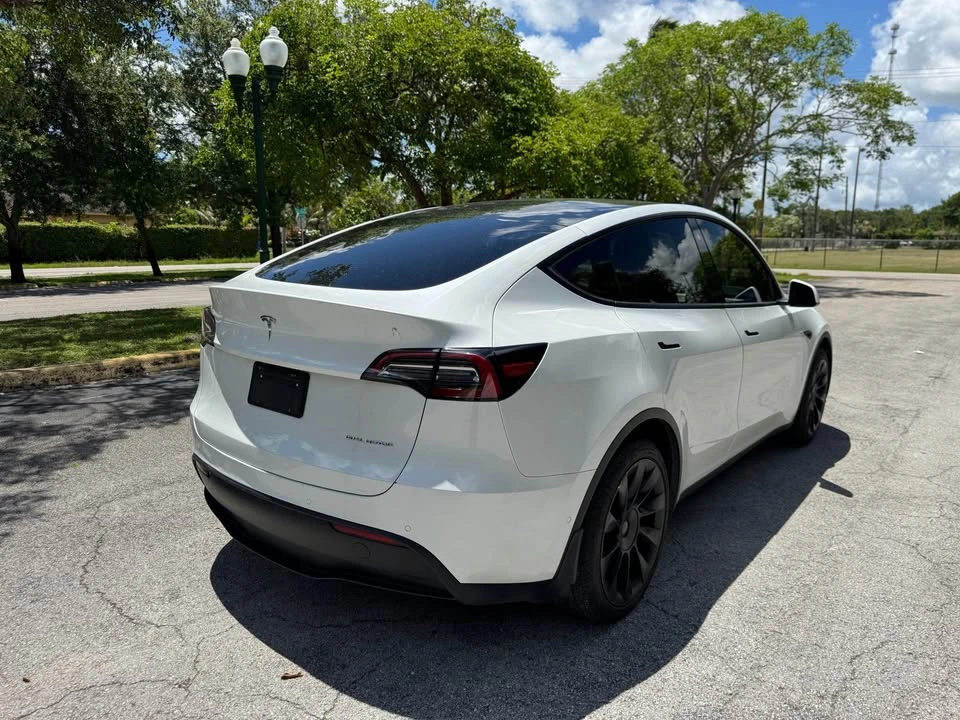 2022 Tesla Model Y - Image 4 of 15