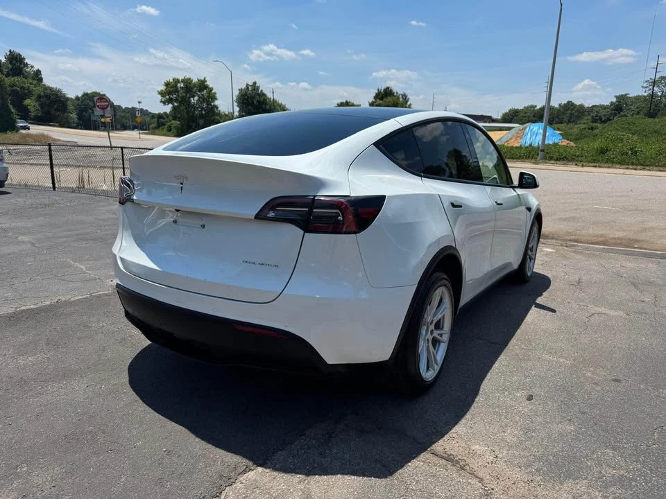 2022 Tesla Model Y - Image 16 of 19