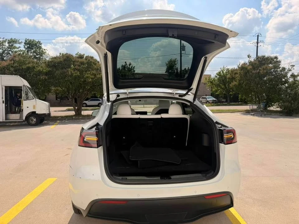 2022 Tesla Model Y - Image 13 of 18