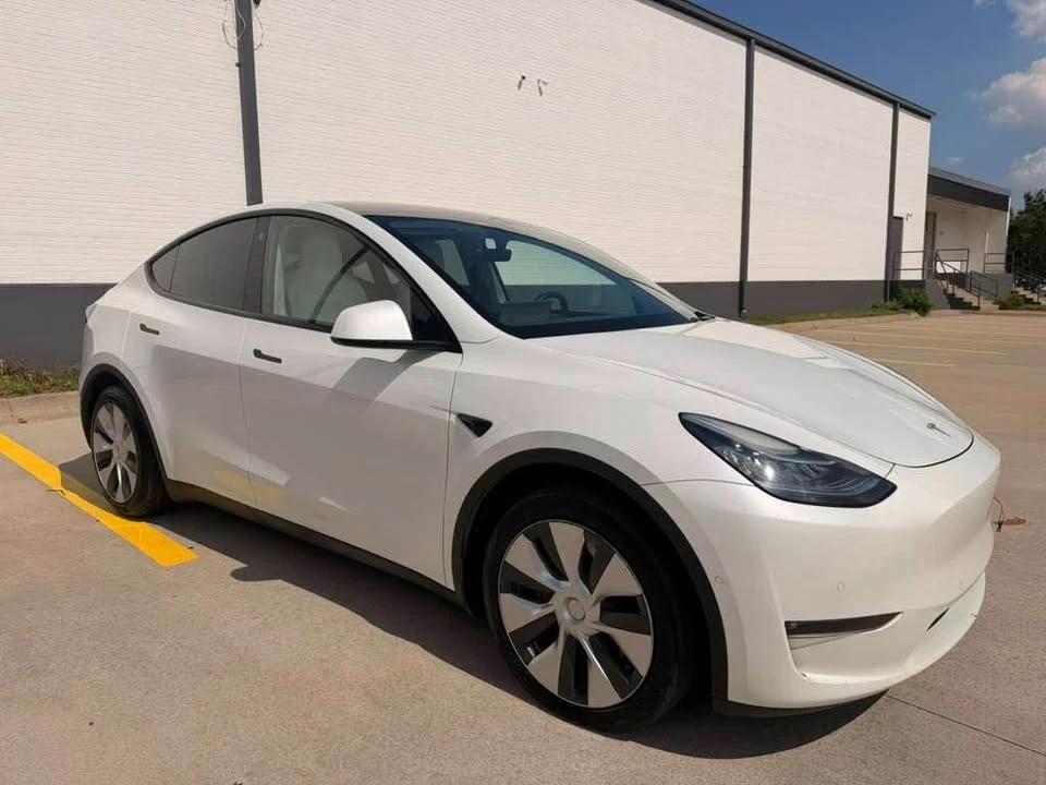 2022 Tesla Model Y - Image 12 of 18