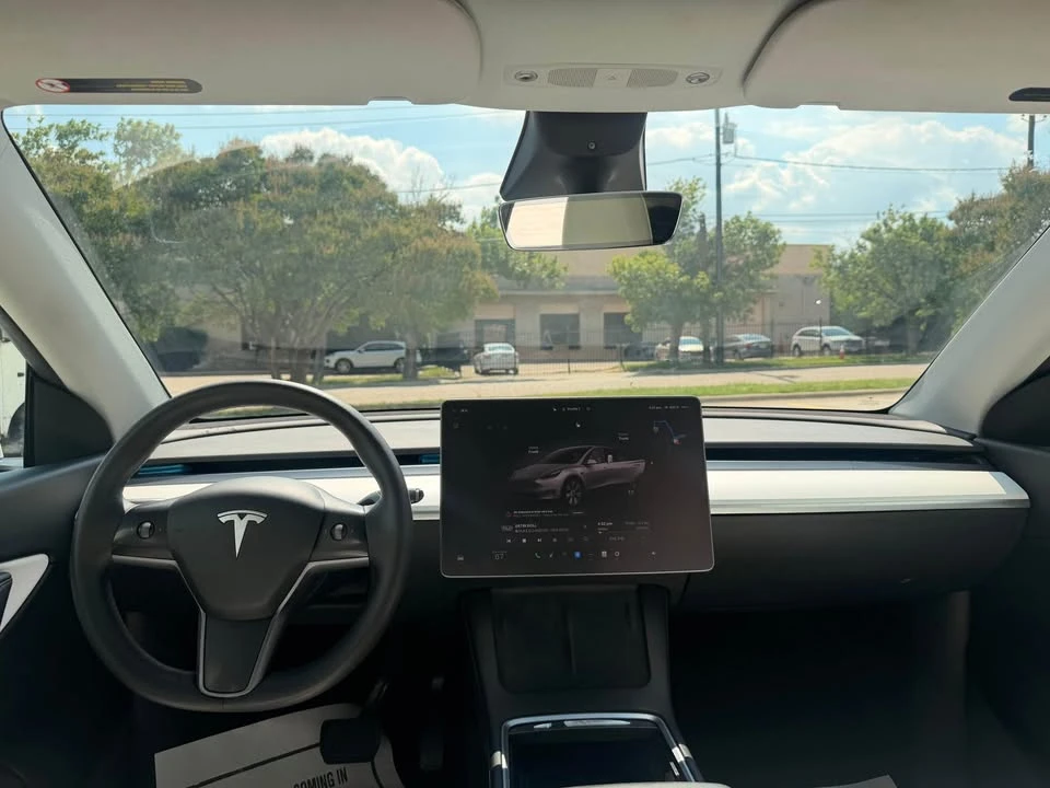 2022 Tesla Model Y - Image 10 of 18