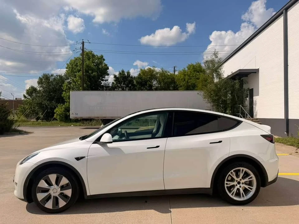 2022 Tesla Model Y - Image 11 of 18