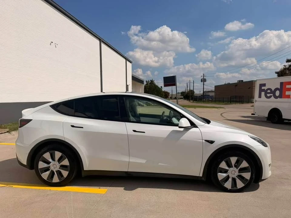 2022 Tesla Model Y - Image 14 of 18