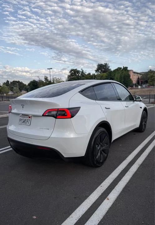 2022 Tesla Model Y - Image 4 of 11